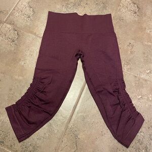 Lululemon Ebb and Flow Cropped Capri Leggings